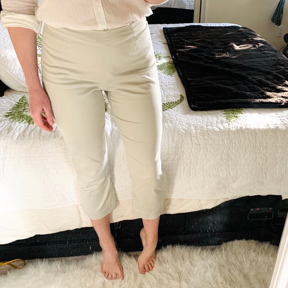 ⭐️2/$20 GAP Midrise Capri’s - Picture 4 of 8
